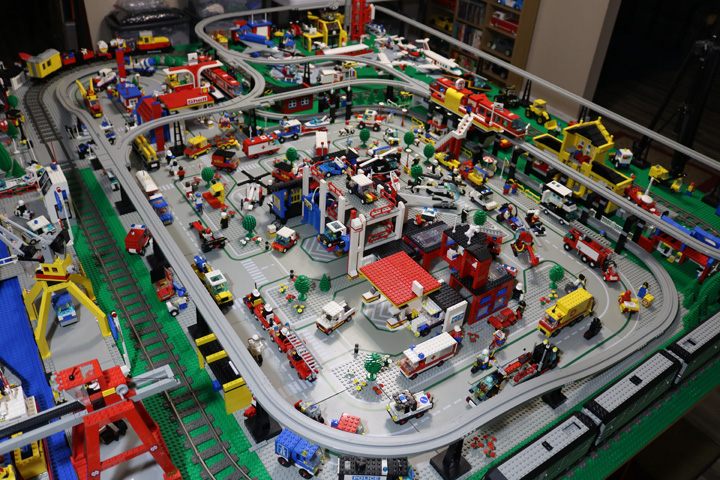 Classic Town city layout with Monorail (Airport and Train — Brickset Forum